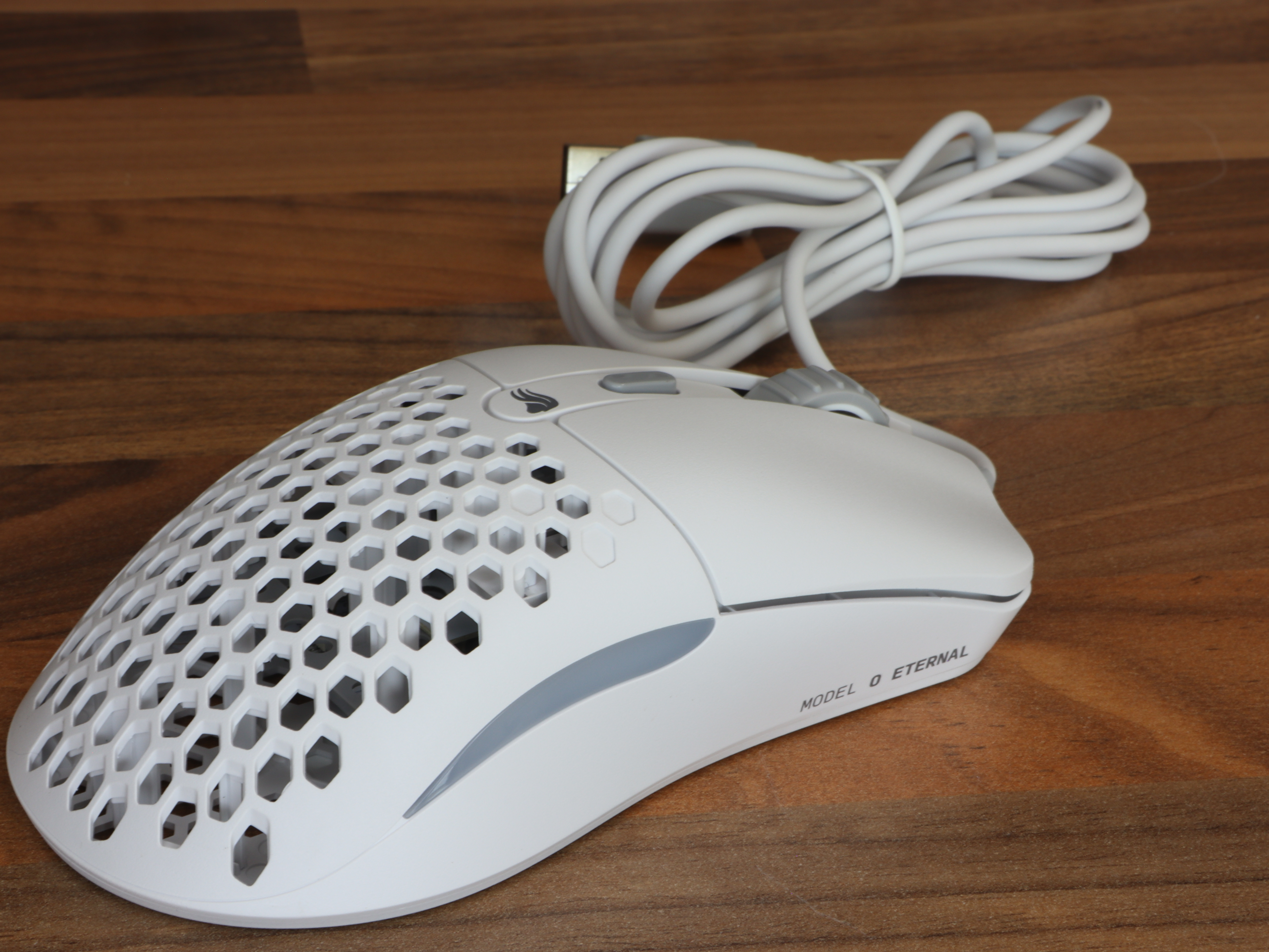 Mouse gaming Glorious RGB UPE optical mechanical Core honeycomb 80M Model O Eternal Low weight lightest.JPG